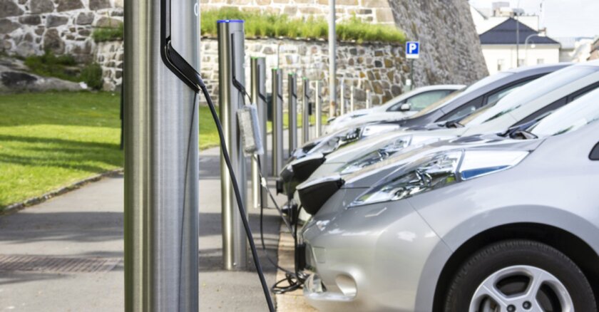 EV Depreciation Concerns Rise: Why Electric Vehicles Are Losing Value Faster Than Gas Cars